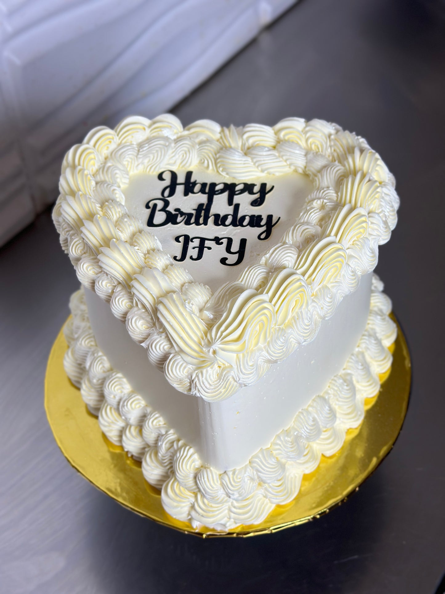 Heart shape cake (10”)